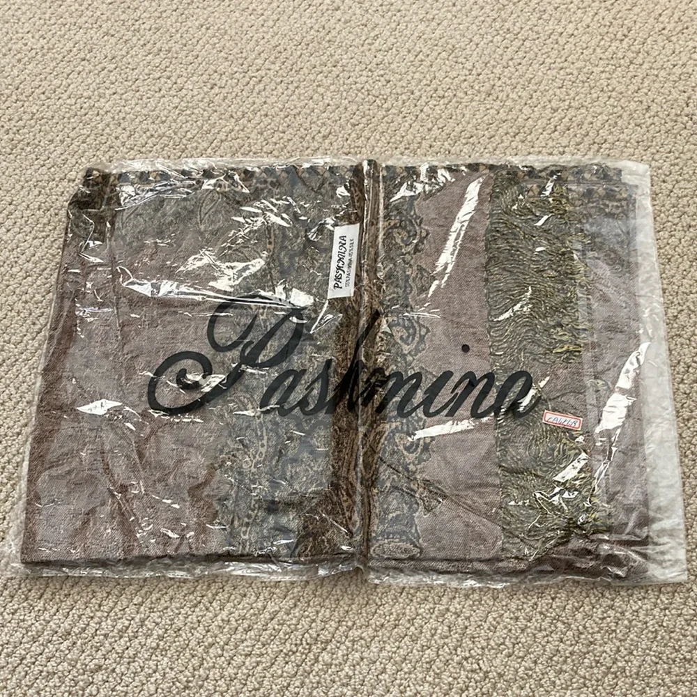 NEW Pashmina Scarf Wrap Tassles Tan Black 55% Pashmina 45% Silk SEALED